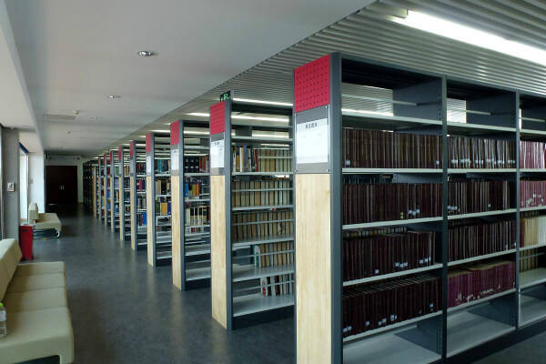 在車棚、圖書館、實驗室等安裝監(jiān)控